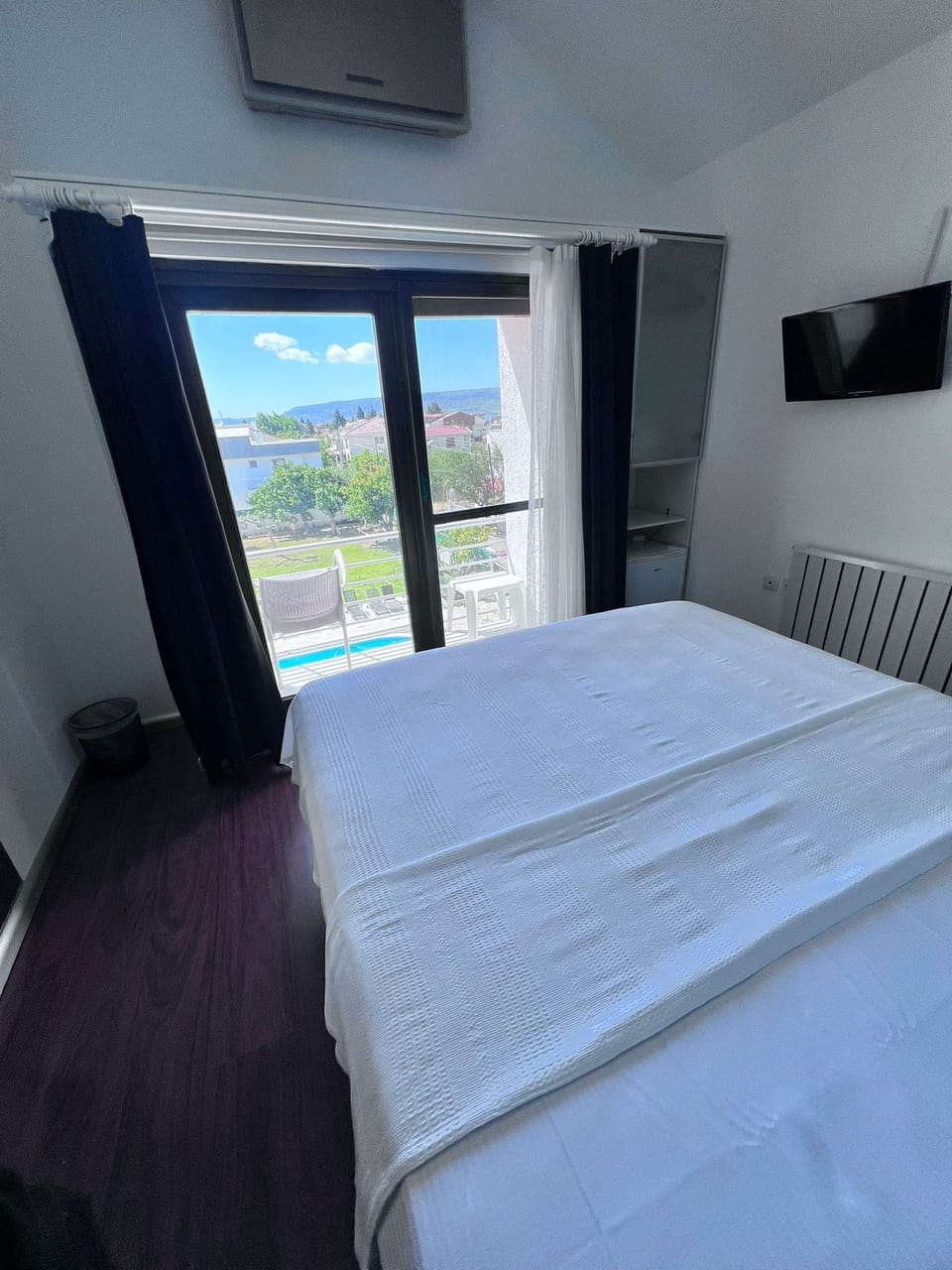 Triple Room | Minibar, soundproofing, WiFi (free), bed sheets