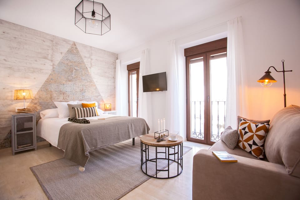Casa de Mariana 4. COME TO SEVILLA | Iron/ironing board (on request), WiFi (free), bed sheets