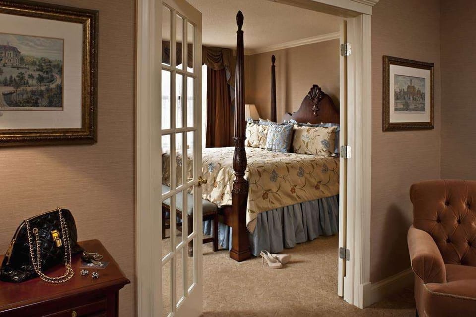 Suite (Ambassador) | Hypo-allergenic bedding, minibar, in-room safe, desk