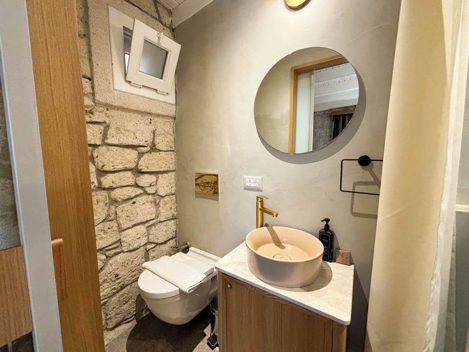 Standard Double Room | Bathroom | Free toiletries, hair dryer, bathrobes, slippers