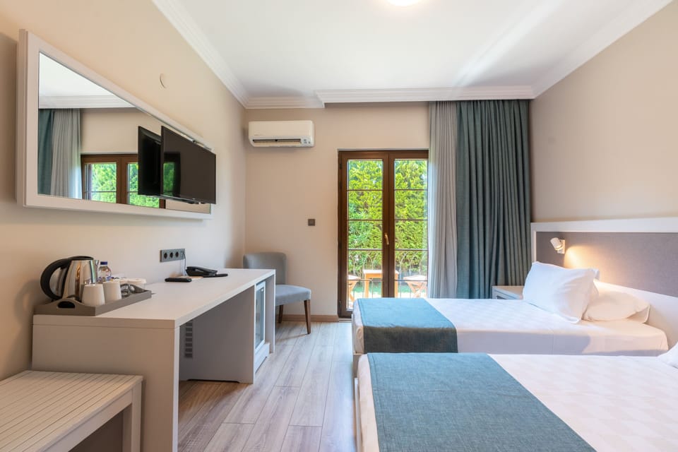 Deluxe Double or Twin Room, 1 Double or 2 Twin Beds, Balcony | Premium bedding, minibar, in-room safe, desk