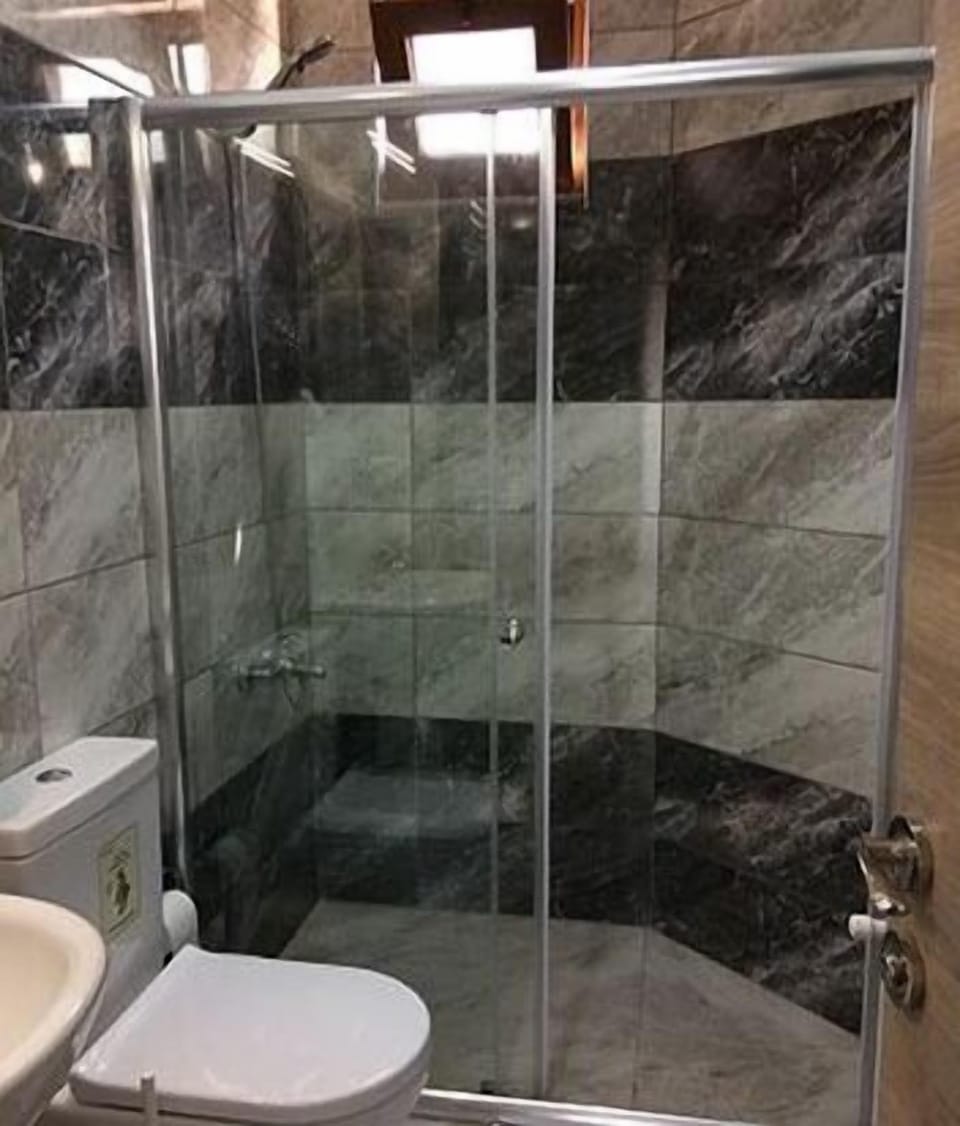 Standard Double or Twin Room | Bathroom | Shower, free toiletries, hair dryer, slippers