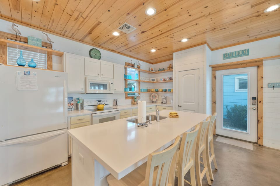 Well stocked kitchen with everything you'll need for that fun family meal!