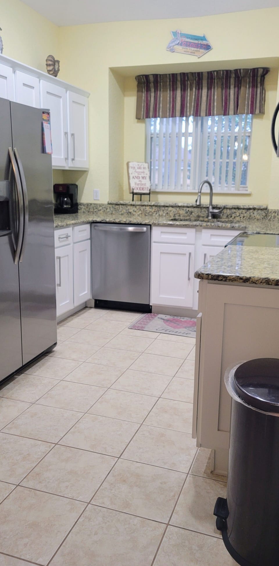 Stainless steel applicances - fridge has icemaker