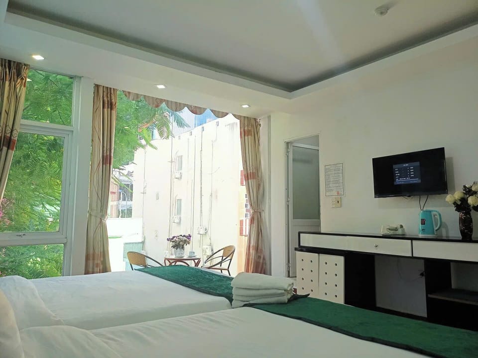 Superior Double Room | Minibar, desk, blackout drapes, soundproofing