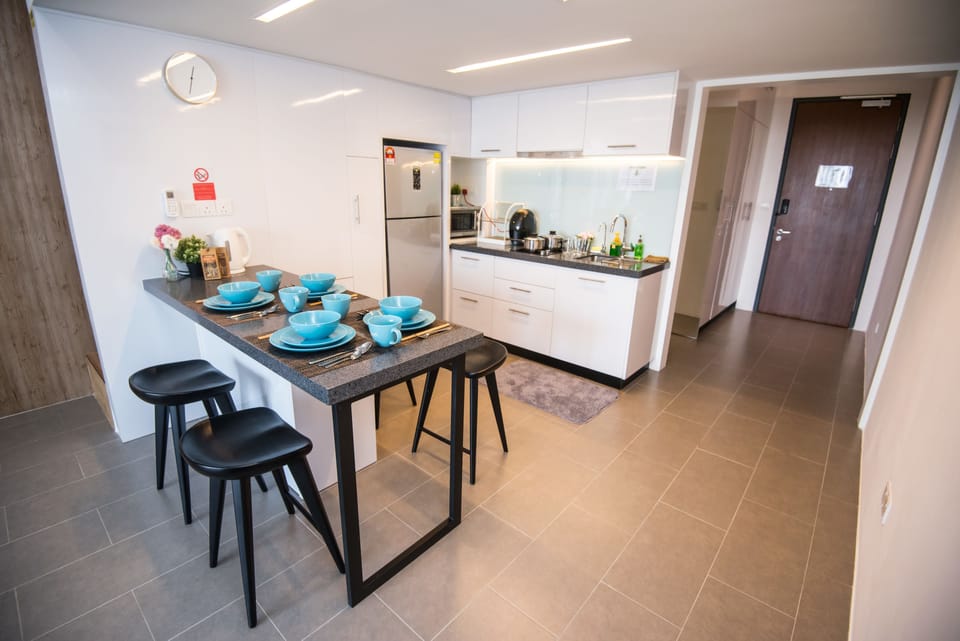 Studio | Private kitchenette | Fridge, microwave, stovetop, electric kettle
