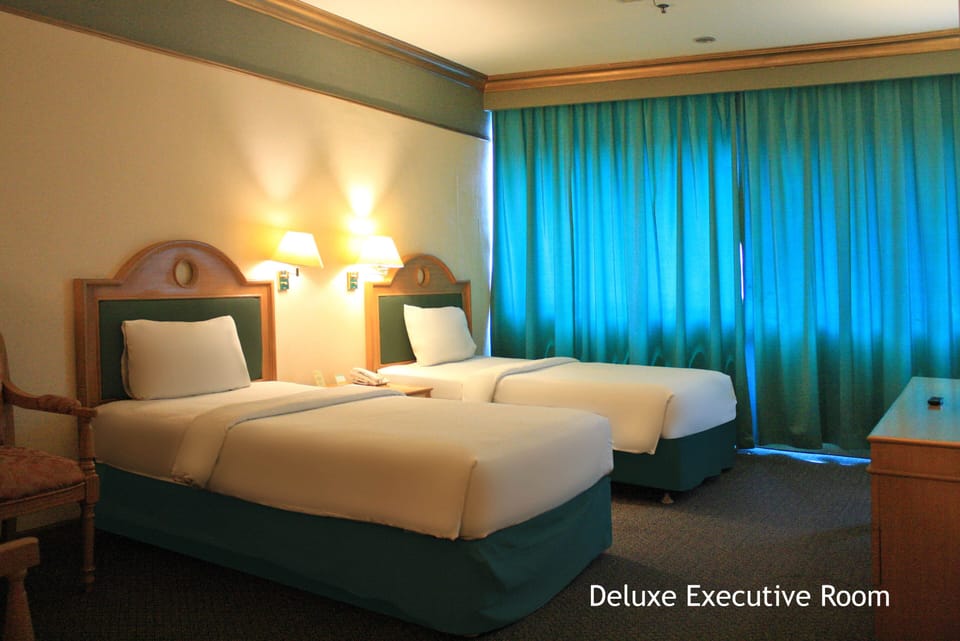 Premium bedding, in-room safe, desk, laptop workspace