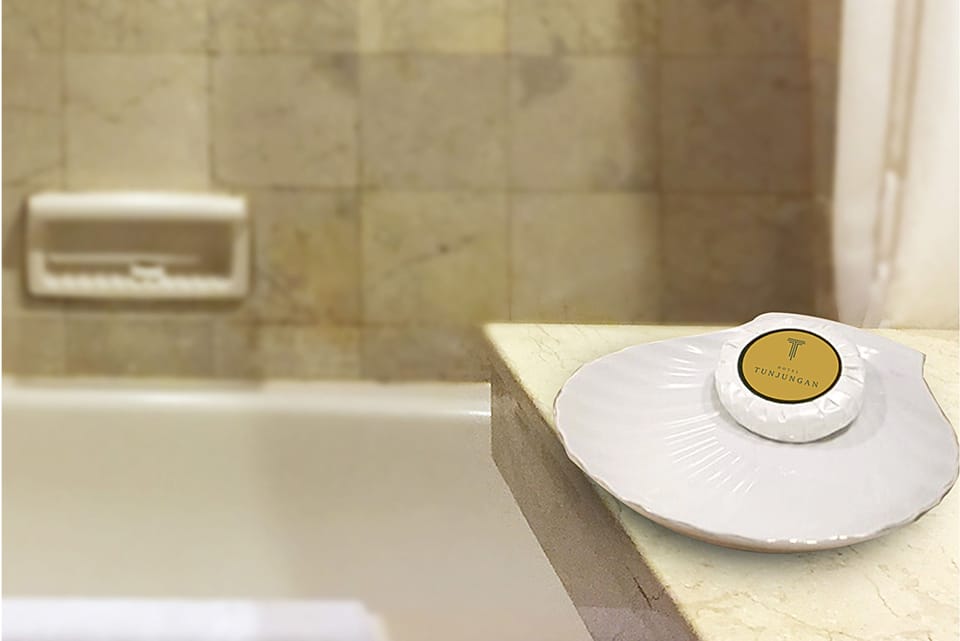 Rainfall showerhead, free toiletries, hair dryer, slippers