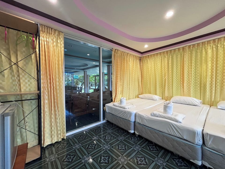 Family Room | Free WiFi, bed sheets