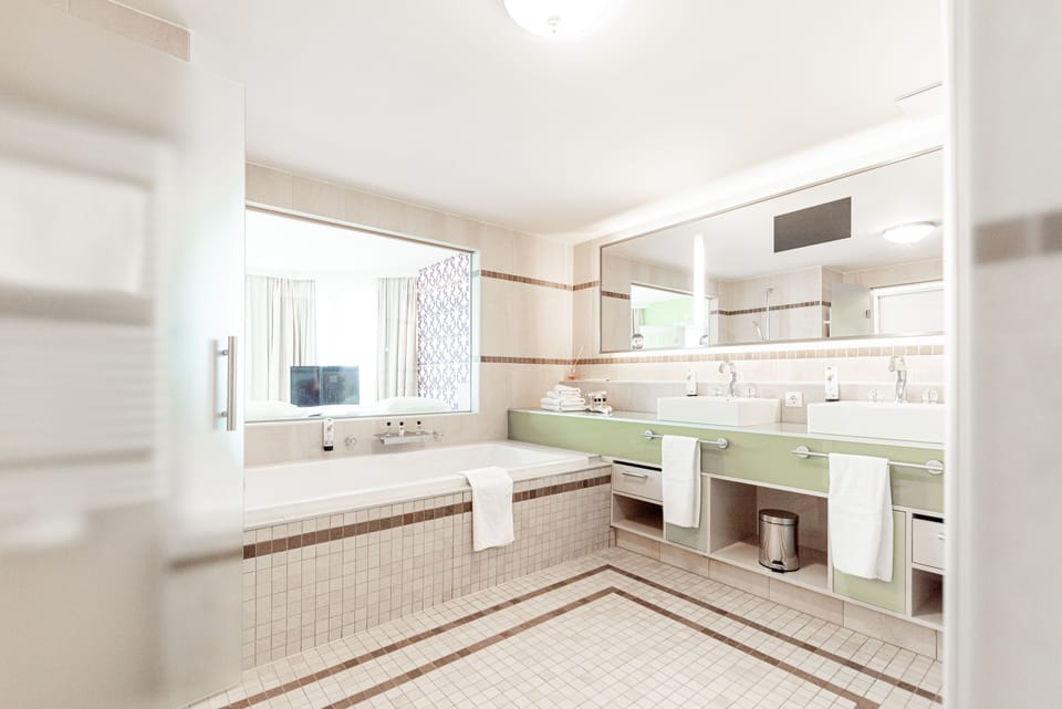 Suite, Terrace | Bathroom | Free toiletries, hair dryer, bathrobes, slippers