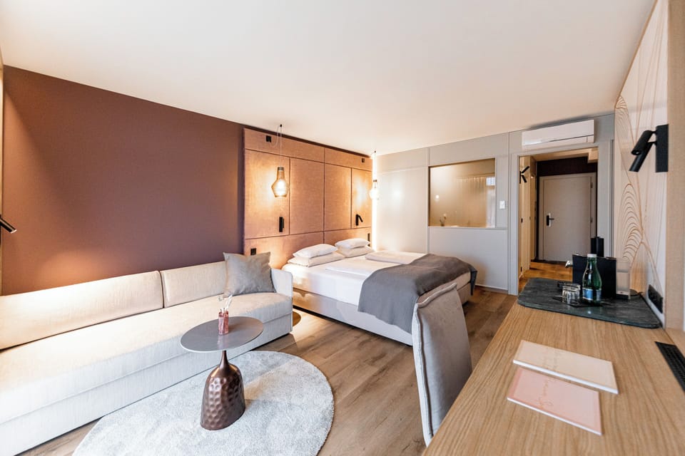 Premium Double Room | Minibar, in-room safe, desk, soundproofing