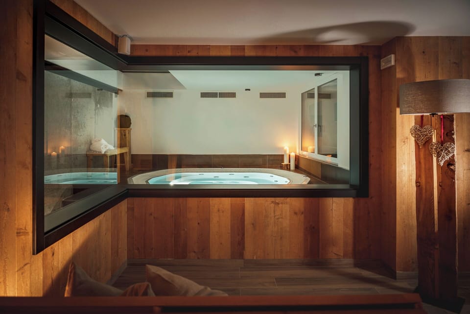Sauna, hot tub, steam room, massage/treatment rooms