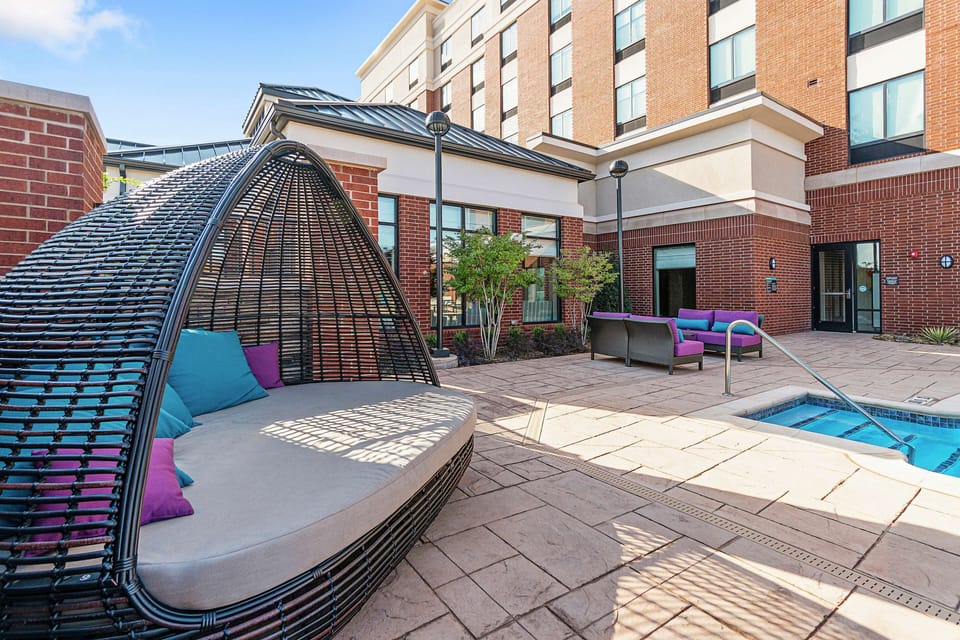Seasonal outdoor pool, open 9 AM to 10 PM, free cabanas