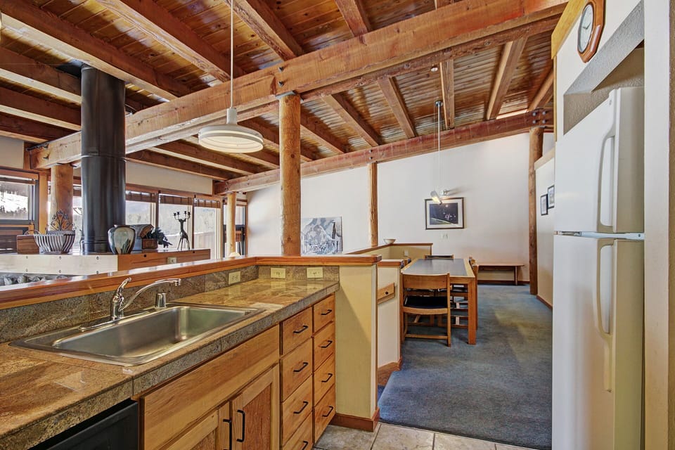 Condo, 2 Bedrooms | Private kitchen | Fridge, microwave, oven, stovetop