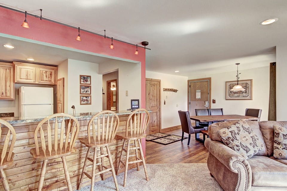 Condo, 2 Bedrooms | Interior