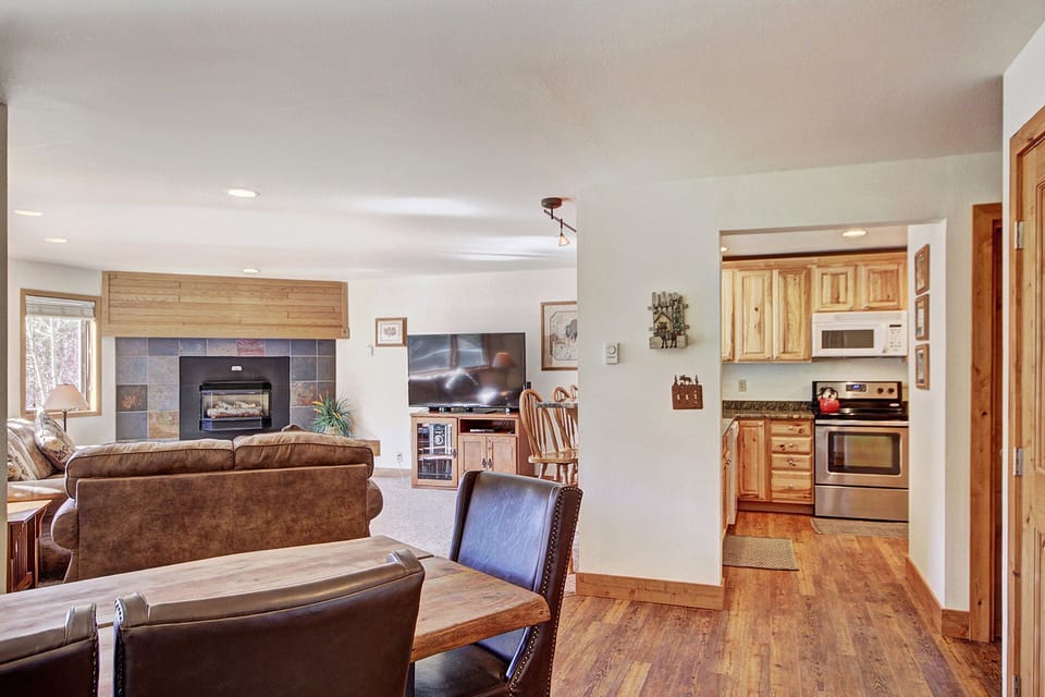 Condo, 2 Bedrooms | Private kitchen | Full-size fridge, microwave, oven, stovetop