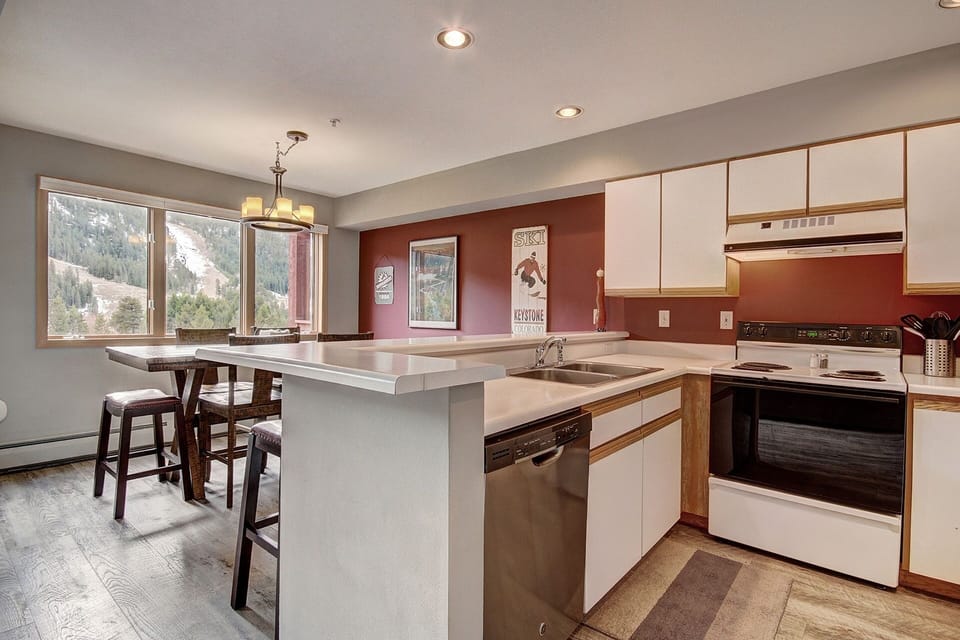 Condo, 2 Bedrooms | Private kitchen | Full-size fridge, microwave, oven, stovetop