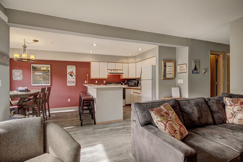Condo, 2 Bedrooms | Living area | TV, DVD player