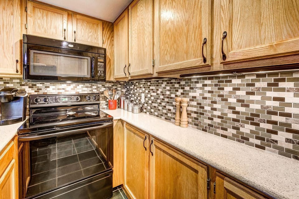 Condo, 2 Bedrooms | Private kitchen | Full-size fridge, microwave, oven, stovetop
