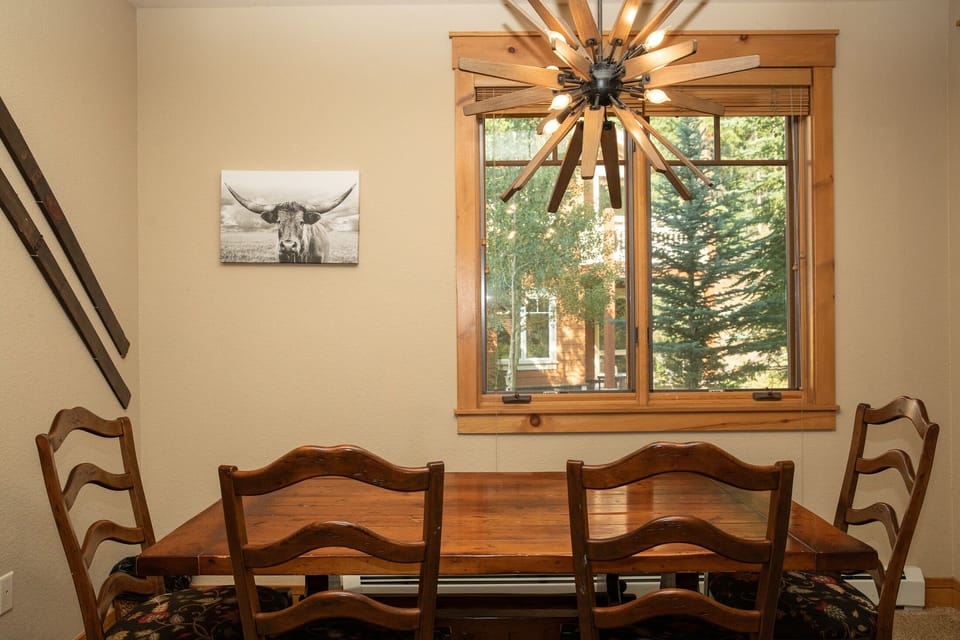 Townhome, 2 Bedrooms | In-room dining