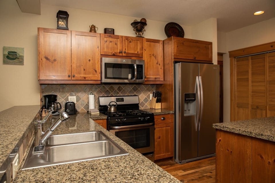 Townhome, 2 Bedrooms | Private kitchen | Full-size fridge, microwave, oven, stovetop