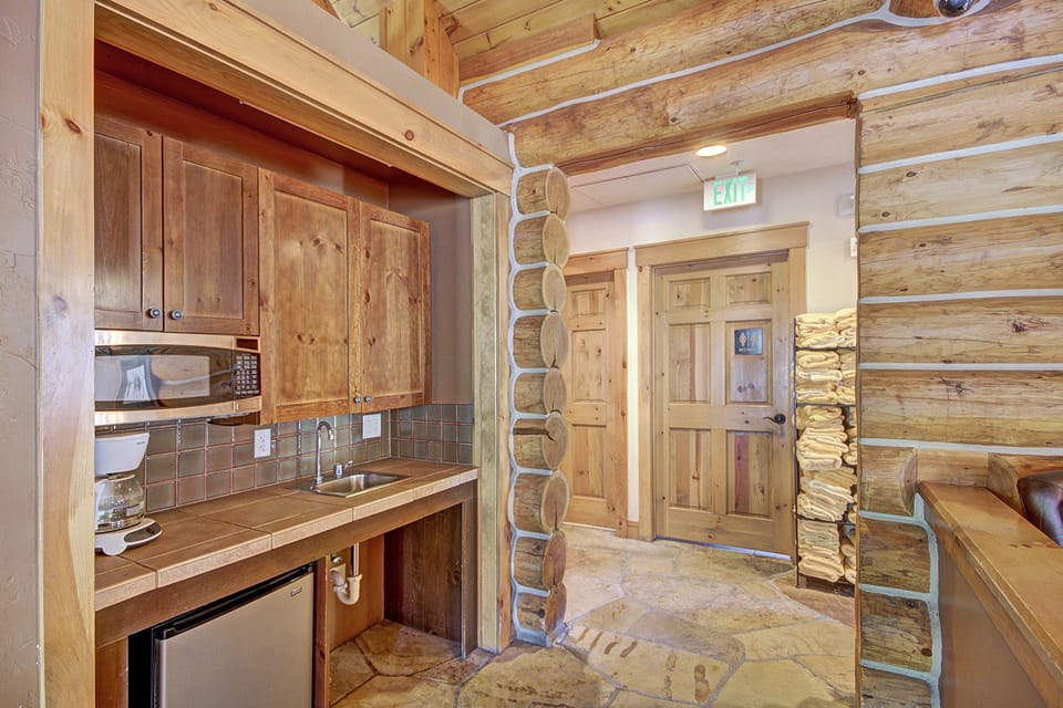 Townhome, 2 Bedrooms | Private kitchen | Full-size fridge, microwave, oven, stovetop