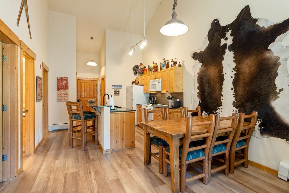 Cottage, 2 Bedrooms | In-room dining