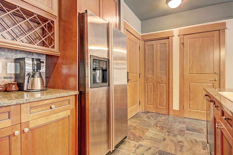 Condo, 2 Bedrooms | Private kitchen | Full-size fridge, microwave, oven, stovetop