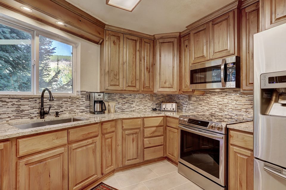 Condo, 2 Bedrooms | Private kitchen | Full-size fridge, microwave, oven, stovetop