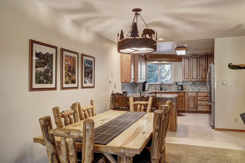 Condo, 2 Bedrooms | Dining
