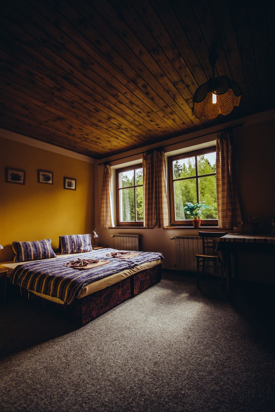 Cribs/infant beds, free WiFi, bed sheets