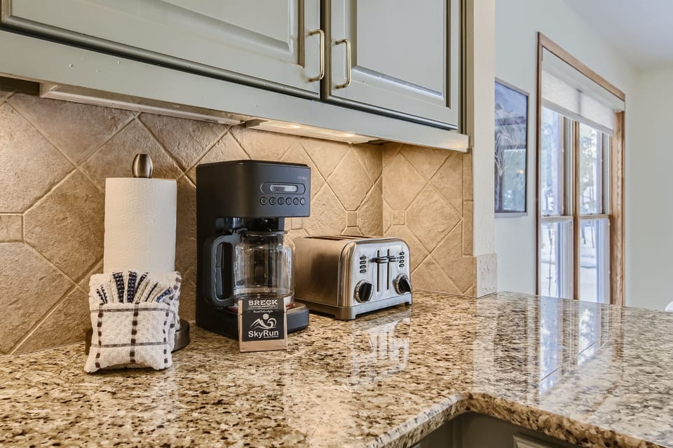 Condo, 3 Bedrooms | Private kitchen | Full-size fridge, microwave, oven, stovetop
