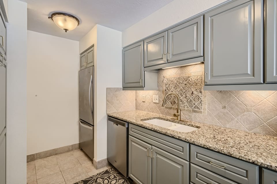 Condo, 3 Bedrooms | Private kitchen | Full-size fridge, microwave, oven, stovetop