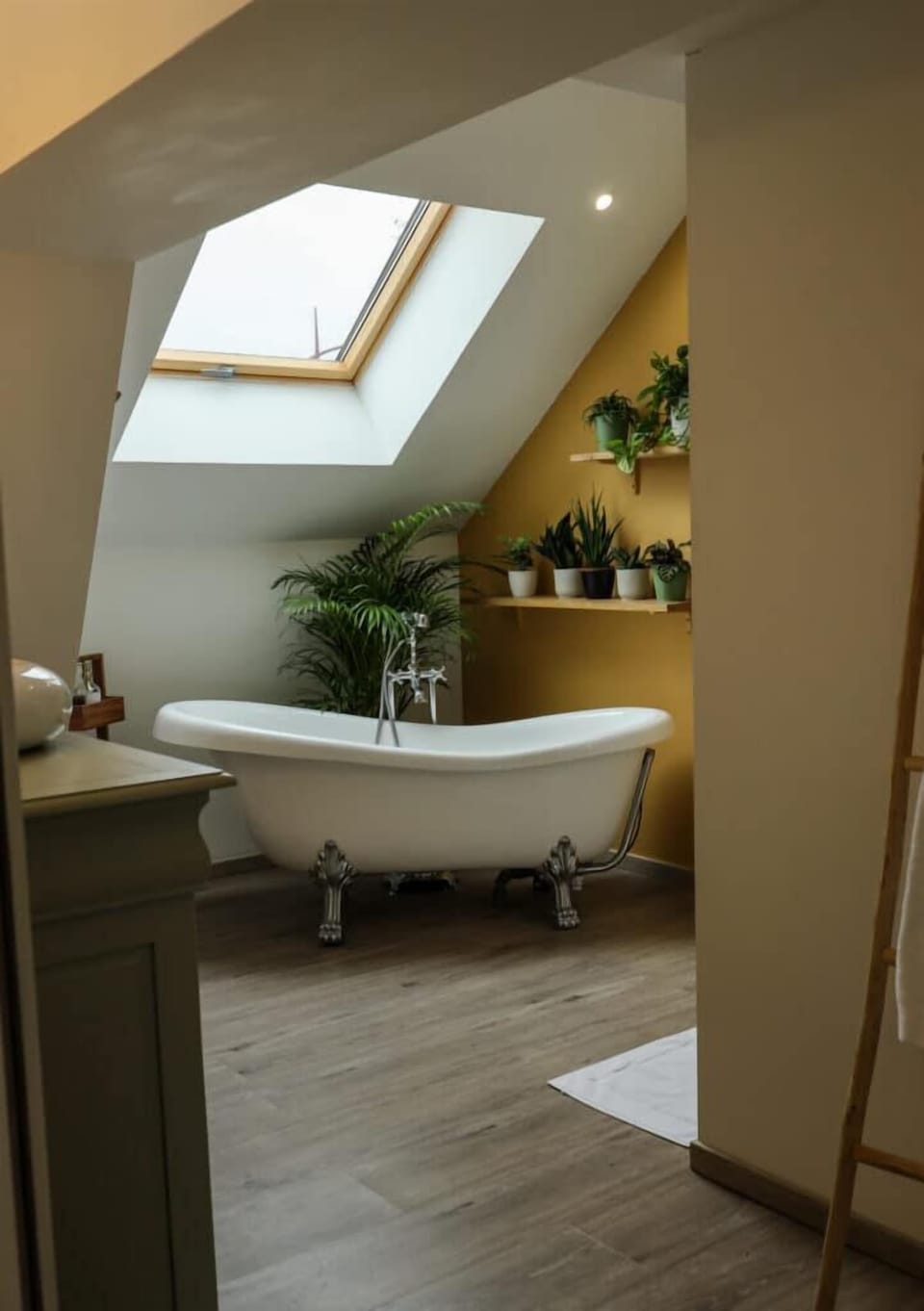 The Balata Room | Bathroom | Hair dryer, towels