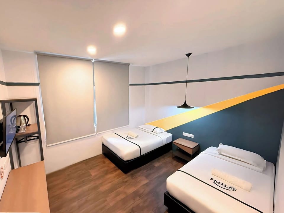 Twin Room | Desk, iron/ironing board, free WiFi, bed sheets