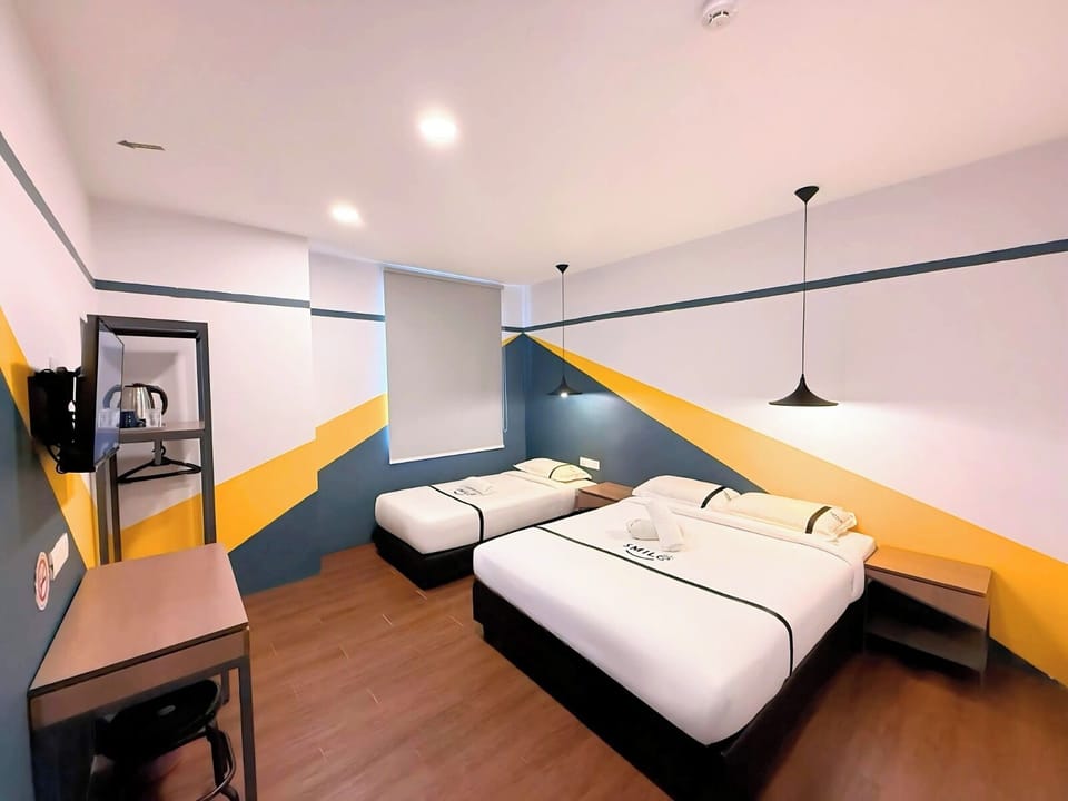 Triple Room | Desk, iron/ironing board, free WiFi, bed sheets