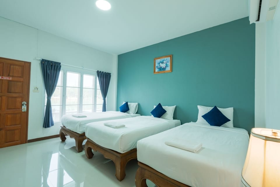 Family Room | Desk, free WiFi, bed sheets, wheelchair access