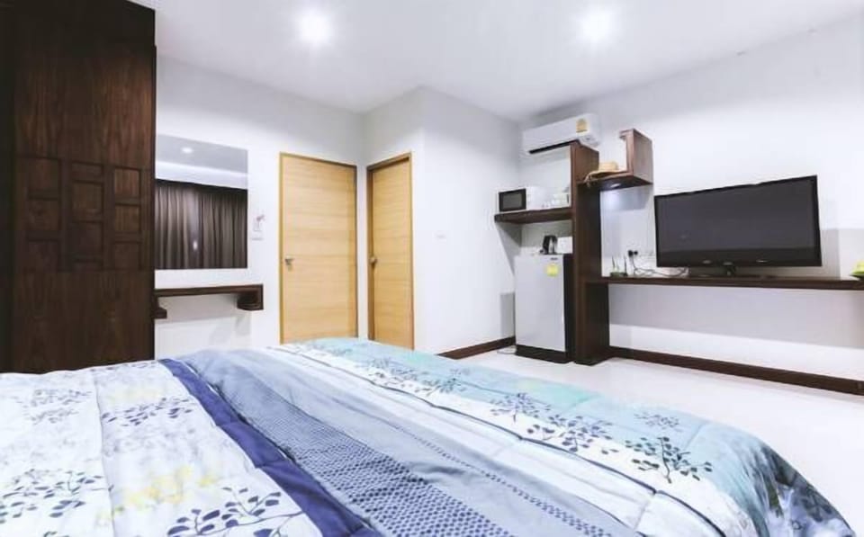 Apartment Double Room | In-room safe, desk, free WiFi