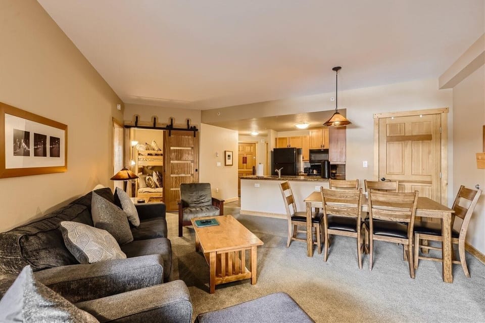 Condo, 2 Bedrooms | Interior