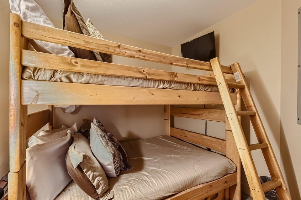 Condo, 2 Bedrooms | 1 bedroom, free WiFi