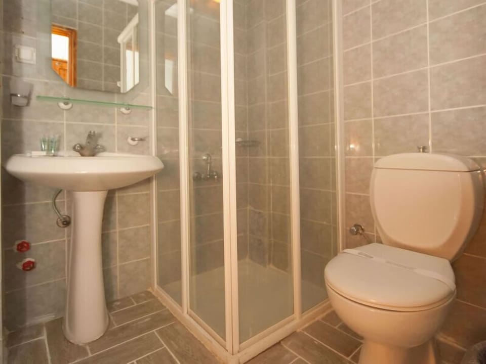 Shower, free toiletries, hair dryer, slippers