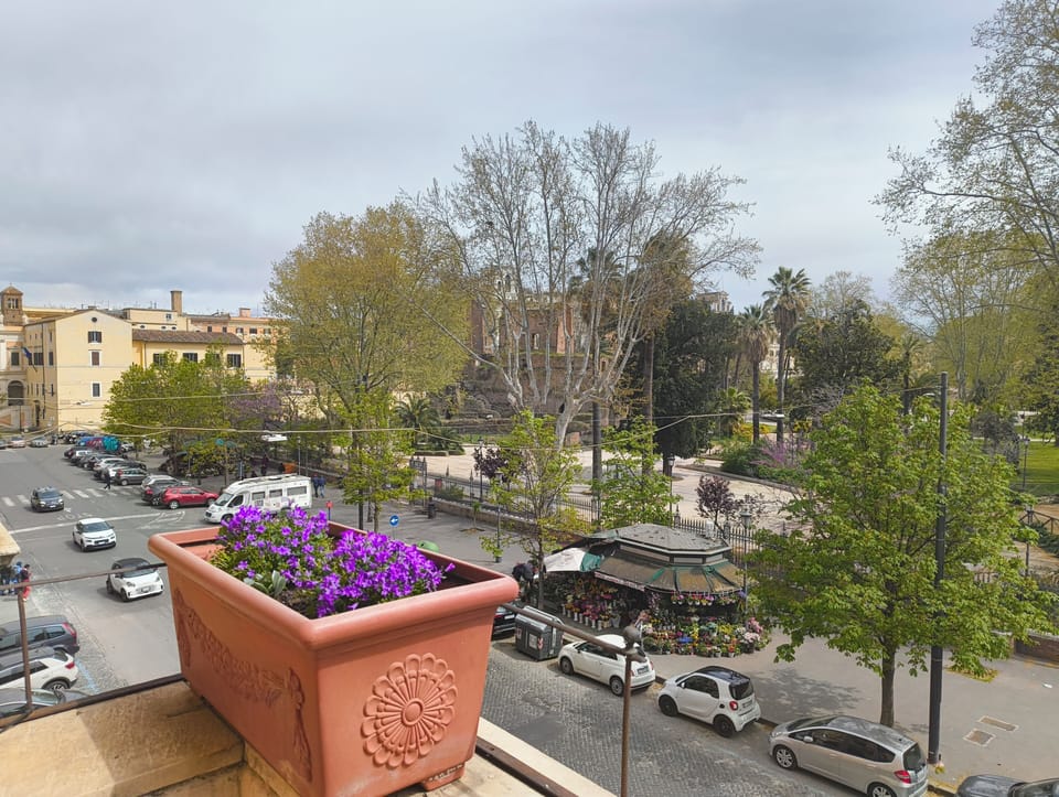 Double Room, Balcony | Iron/ironing board, WiFi (free)