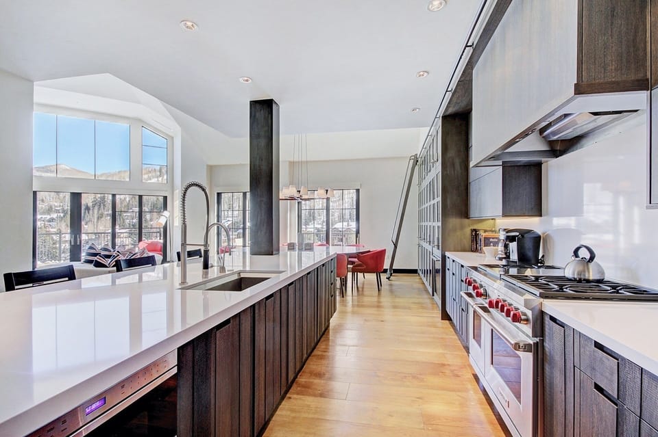 Condo, 5 Bedrooms | Private kitchen | Fridge, microwave, oven, stovetop