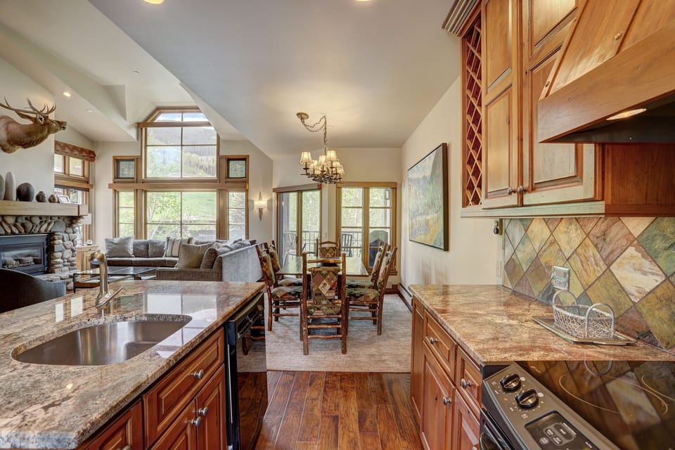 Townhome, 3 Bedrooms | Private kitchen | Full-size fridge, microwave, oven, stovetop