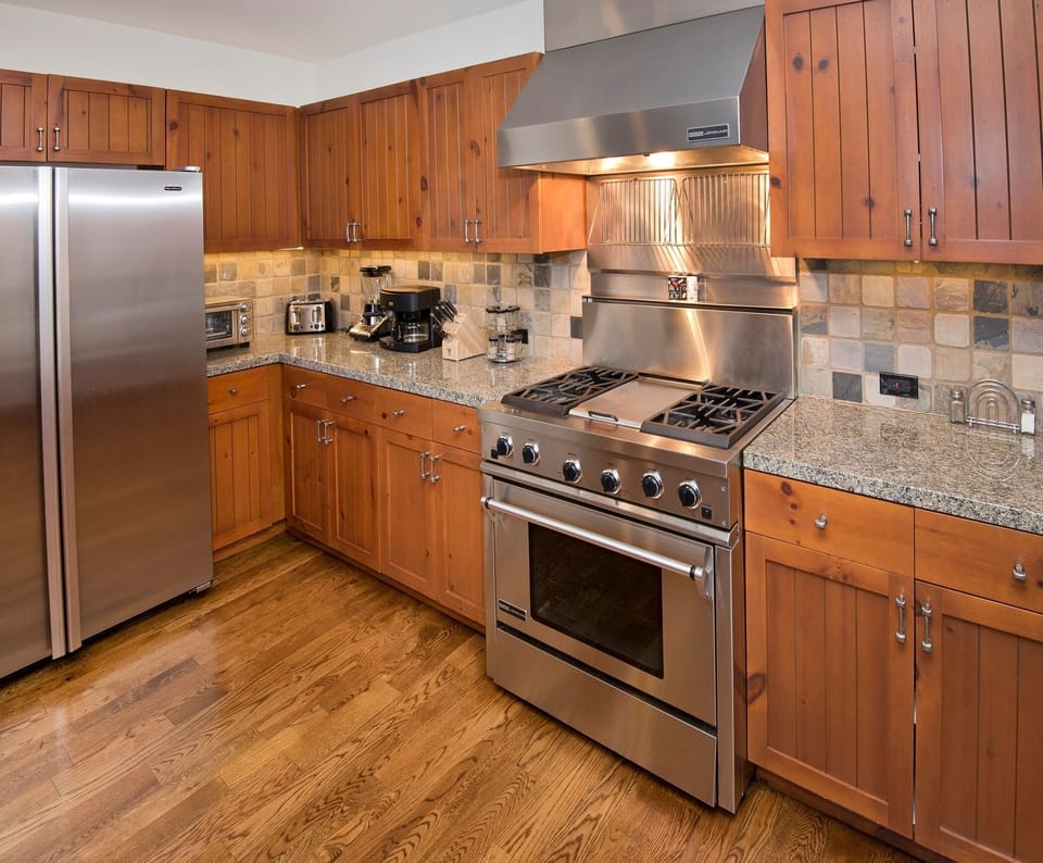Condo, 3 Bedrooms | Private kitchen | Coffee/tea maker, fridge, microwave, oven
