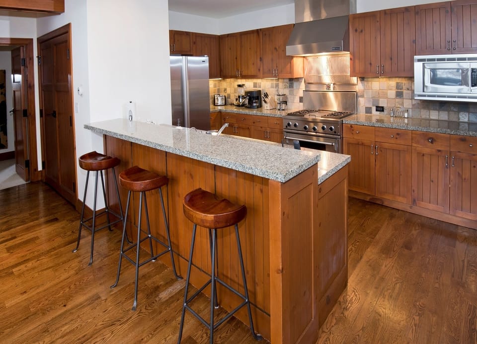 Condo, 3 Bedrooms | Private kitchen | Coffee/tea maker, fridge, microwave, oven
