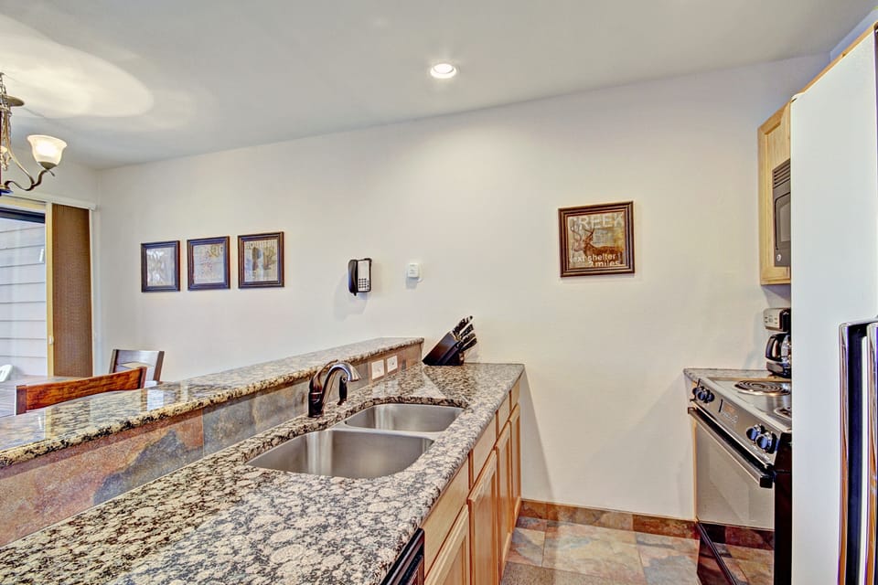 Condo, 2 Bedrooms | Private kitchen | Full-size fridge, microwave, oven, stovetop