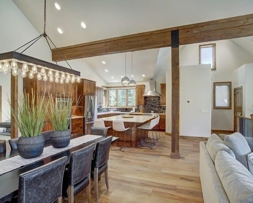 House, 4 Bedrooms | Private kitchen | Full-size fridge, microwave, oven, stovetop