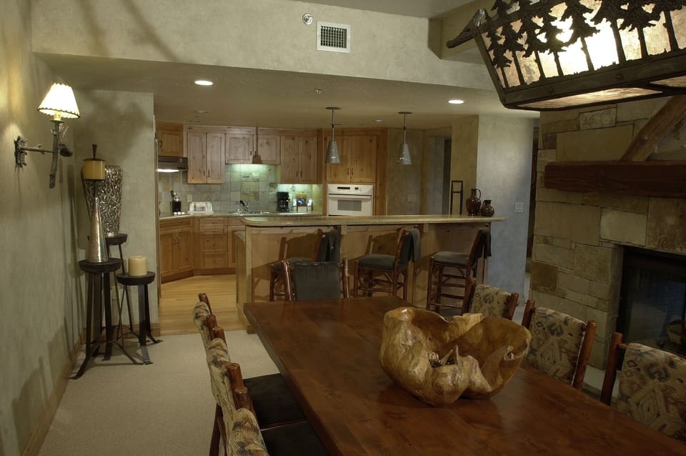 Condo, 3 Bedrooms | Private kitchen | Fridge, microwave, oven, coffee/tea maker