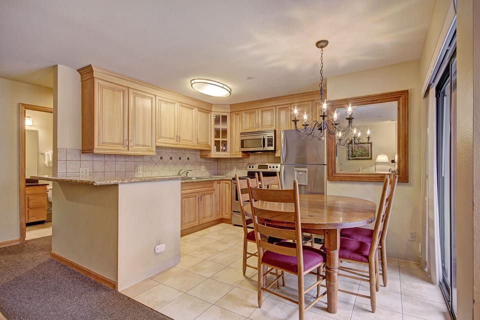 Studio | Private kitchen | Coffee/tea maker, full-size fridge, microwave, oven